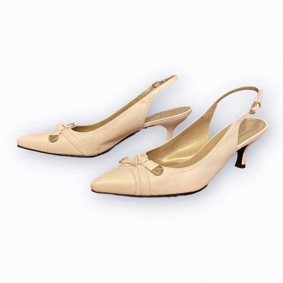Stuart Weitzman Shoes Like New Stuart Weitzman Crema Leather Bow